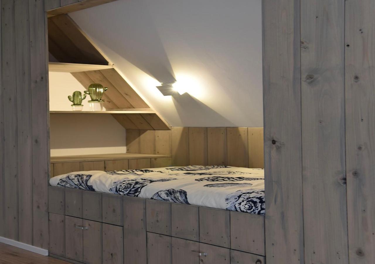 Sfeervol Vakantiehuis In Holwerd Bagian luar foto